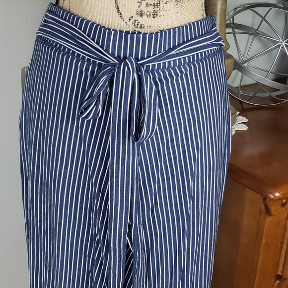 NWT!! New York and Company stripped pants size xs - Picture 2 of 7